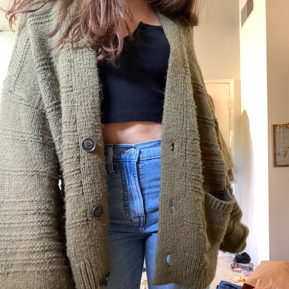 Cozy olive green sweater - Picture 2 of 4